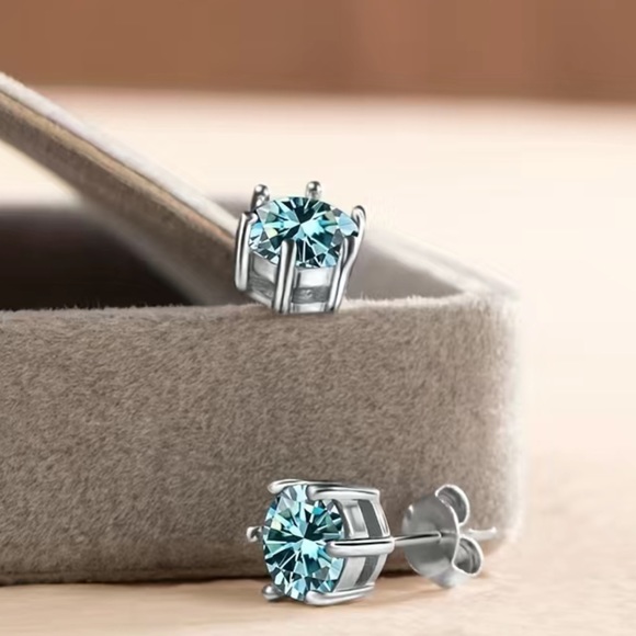 Jewelry - NWT 🩵 .925 STERLING SILVER 1.0 CARAT ICE BLUE MOISSANITE 6-PRONG STUD EARRINGS